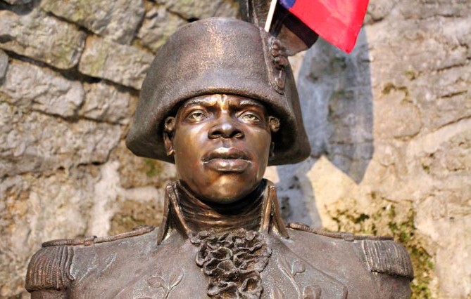 Quel général, apôtre de l'ouverture, fit fusiller un autre général, avant de mourir sans procès dans la pénombre d'un cachot ?