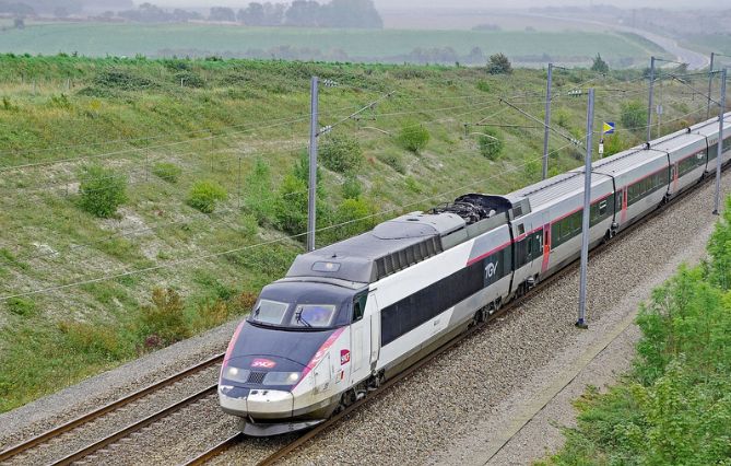 Ouverture des lignes à grande vitesse à la concurrence : la SNCF sur les bons rails ?