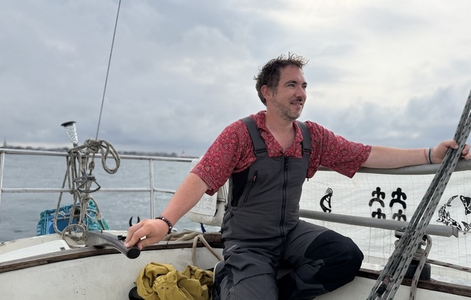 « J’ai toujours eu de grands rêves de navigation » : juriste, il recharge les batteries en mer