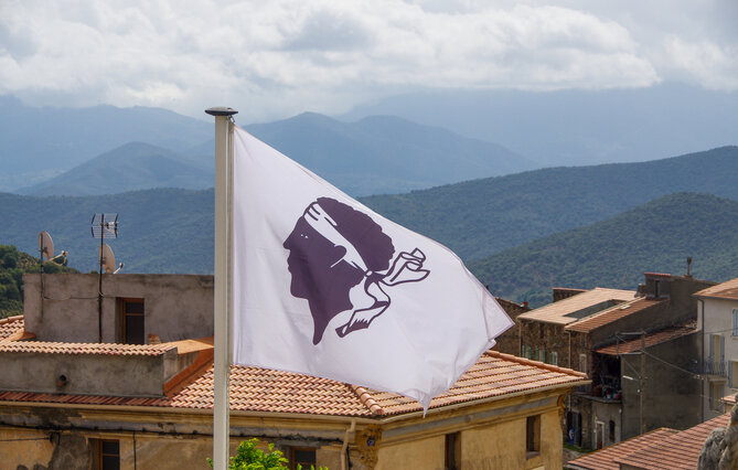Quels changements institutionnels pour une possible autonomie de la Corse ?