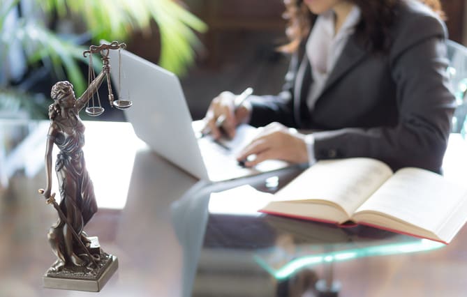 « On n’imaginerait pas qu’un avocat laisse un dossier de plaidoirie ouvert, c’est la même chose pour les dossiers numériques »