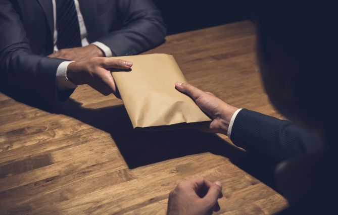 L’Agence française anticorruption révèle une hausse de 84 % des signalements en 2024