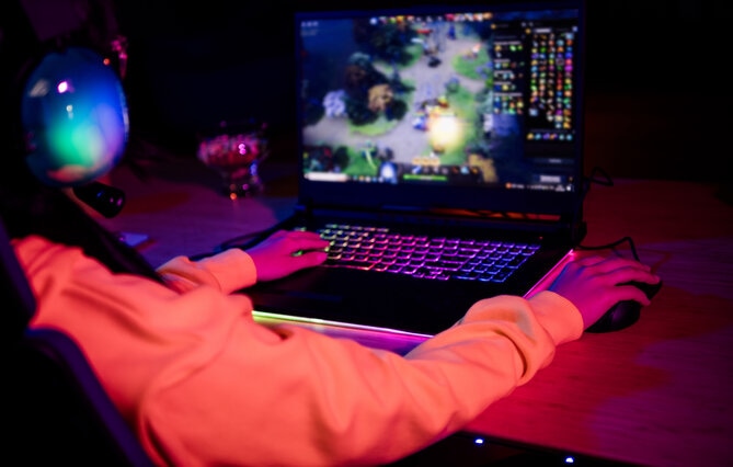 Jeux vidéo : la question des droits d'auteur face à l'IA générative 