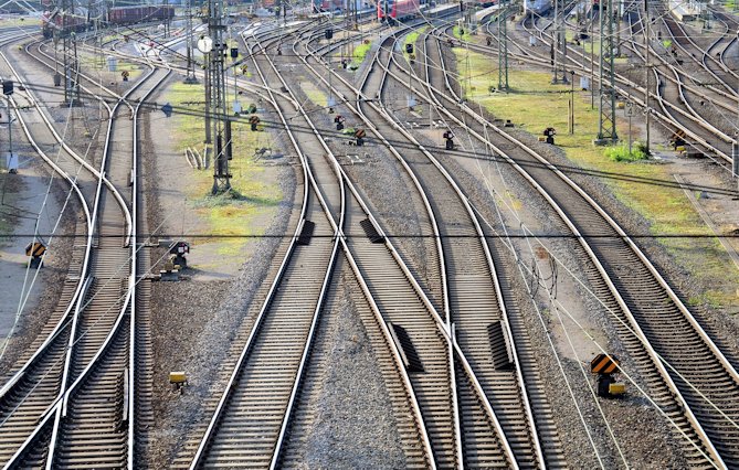 (92) L'ouverture du prolongement du RER E dans les Hauts-de-Seine approche