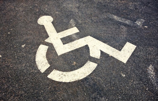 Trouver une permanence juridique accessible à son handicap est désormais possible avec Justicie.fr