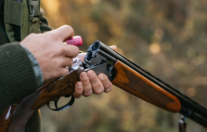 Comment la détention privée d’arme à feu est-elle régulée en France ?