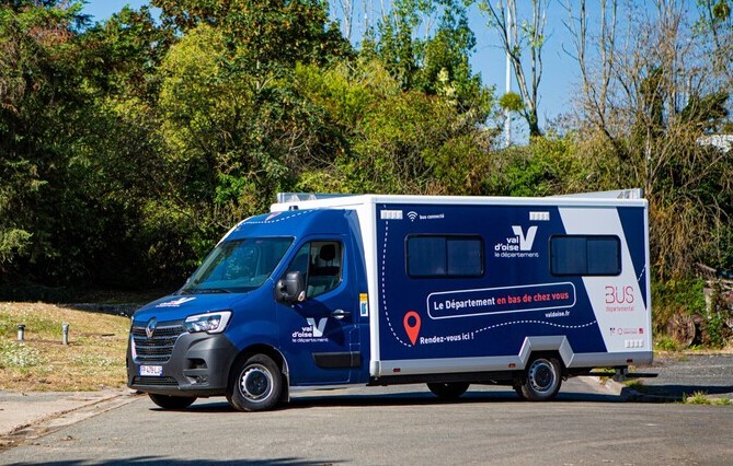 (95) Le bus France Services sillonnera le Val-d'Oise jusqu'à la fin de l'année