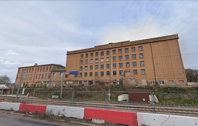 (78) À Saint-Cyr-l'École, la démolition du moulin de Saint-Cyr s’apprête à entrer dans sa dernière phase