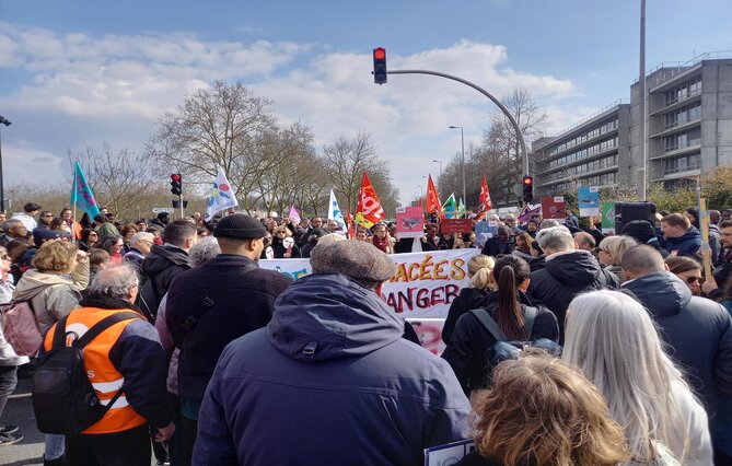 (91) À Évry, les éducateurs de rue mobilisés contre les coupes budgétaires