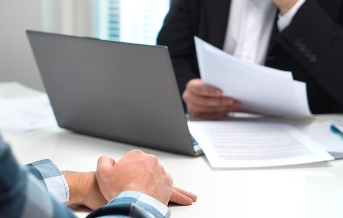 Réorganisations d’entreprise : « Ce n’est pas parce que les risques psycho-sociaux sont pris en compte aujourd’hui que les salariés sont mieux traités »